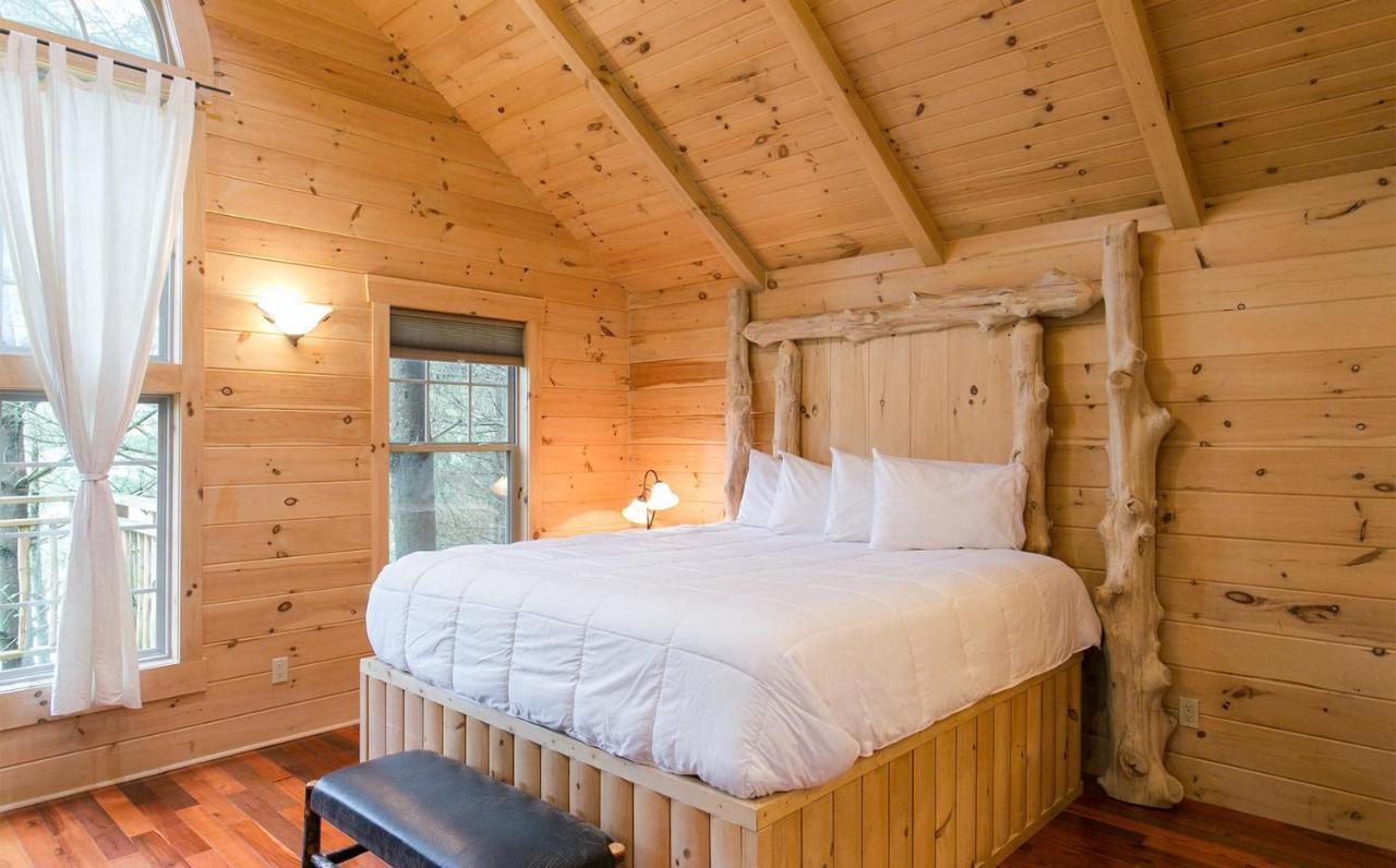 Whispering Pines Treehouse By Amish Country Lodging Millersburg Bagian luar foto