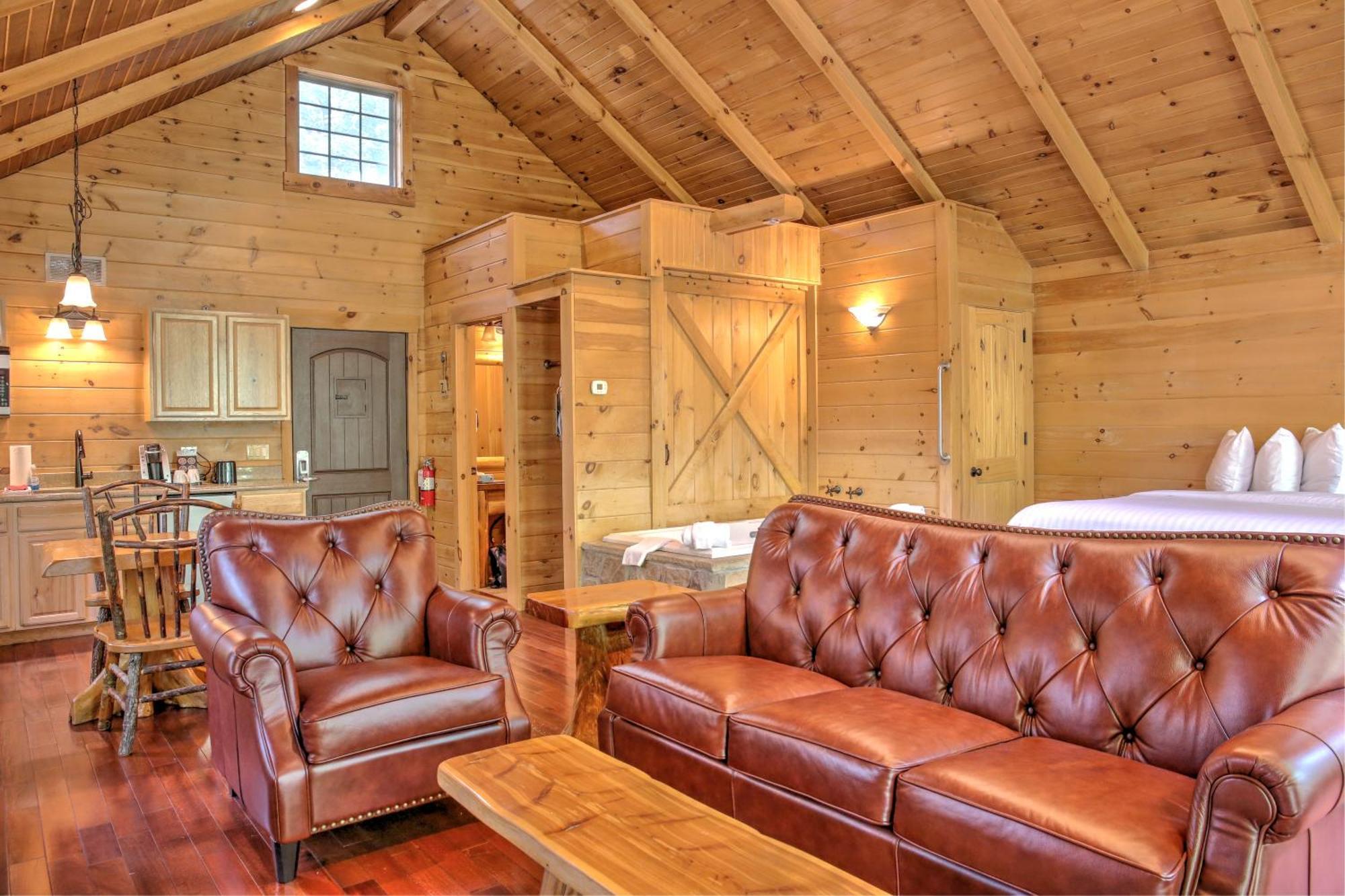 Whispering Pines Treehouse By Amish Country Lodging Millersburg Bagian luar foto
